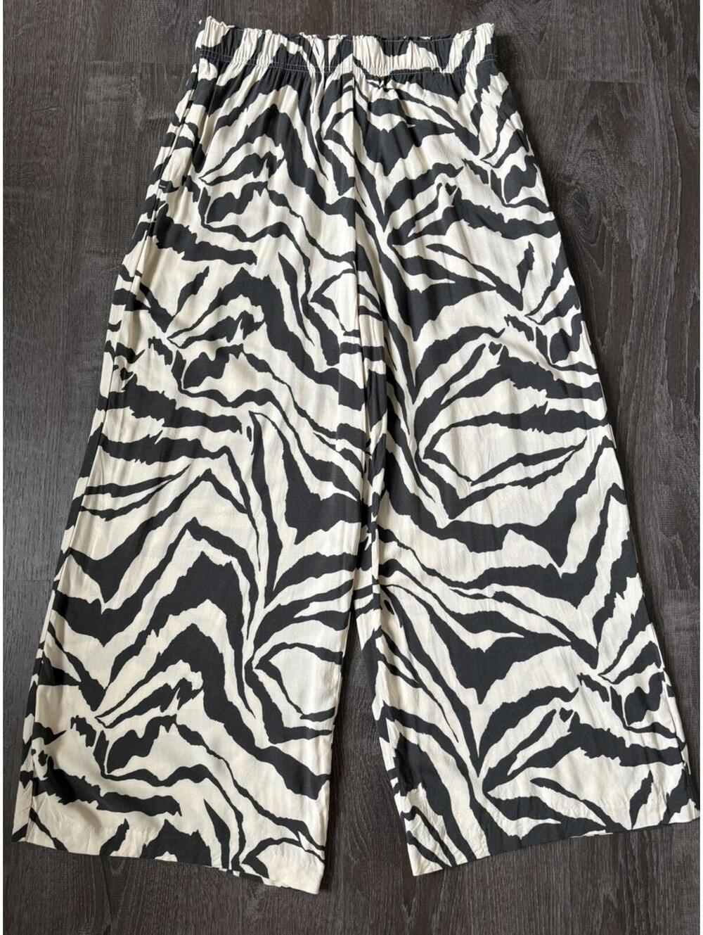 H&M Charcoal & Cream Zebra Print Wide Leg Flowy Pants Elastic Waist Small